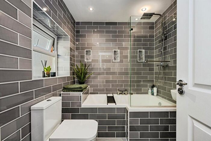 3 Bedroom End Of Terrace House For Sale In Old Road, Neath, SA11