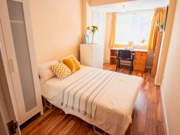 5 Bedroom House To Rent In Mead Way, Canterbury, Kent, CT2