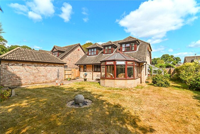 4 Bedroom Detached House For Sale In Larkshill Close, New Milton, Hampshire, BH25