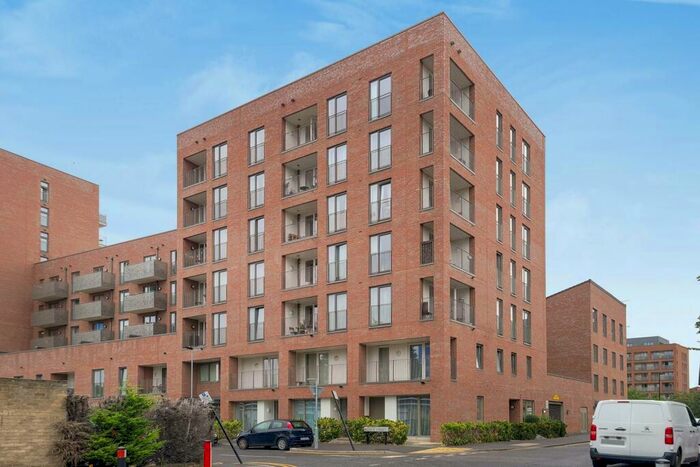 2 Bedroom Flat To Rent In Edwin Street, Canning Town, London, E16