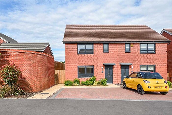 3 Bedroom Semi-Detached House To Rent In Pinnels Road, Glenvale Park, Wellingborough, NN8