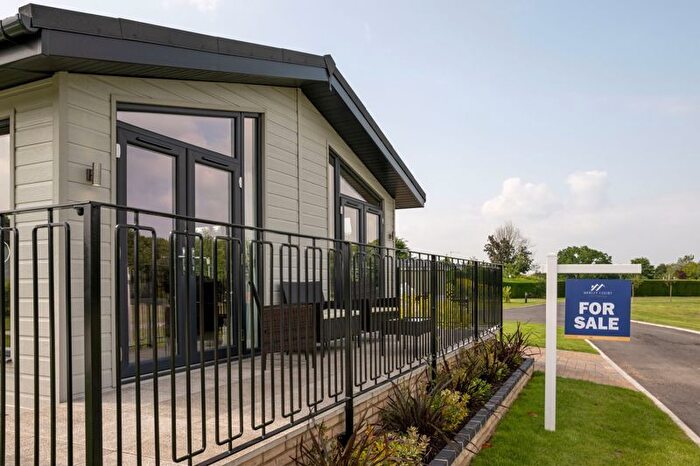 2 Bedroom Mobile/park Home For Sale In Merley House Lane, Ashington, Wimborne, BH21