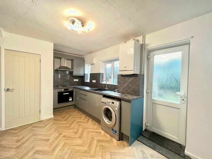 3 Bedroom Semi-Detached House To Rent In Alexandra Crescent, Beeston, NG9