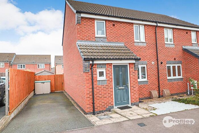 3 Bedroom Semi-Detached House For Sale In Oronsay Close, Hinckley, LE10