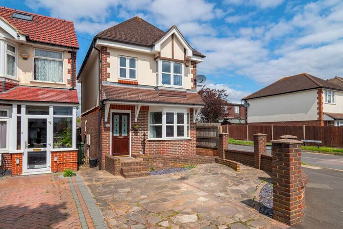 3 Bedroom Detached House To Rent In Henley Avenue, Cheam, Sutton, SM3