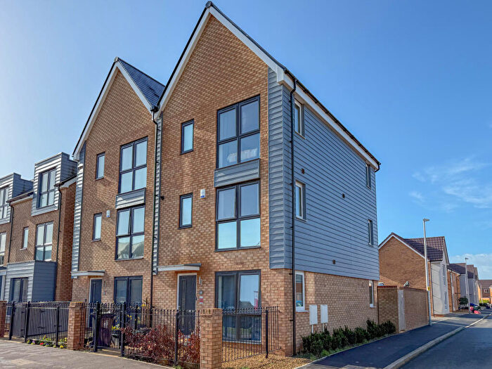 4 Bedroom Semi-Detached House For Sale In Cowleaze Path, Banwell, BS29