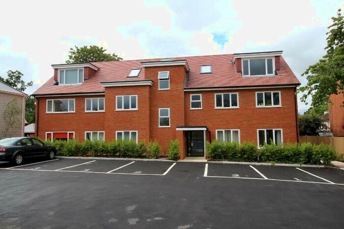 2 Bedroom Apartment To Rent In Southampton, Hampshire, SO16