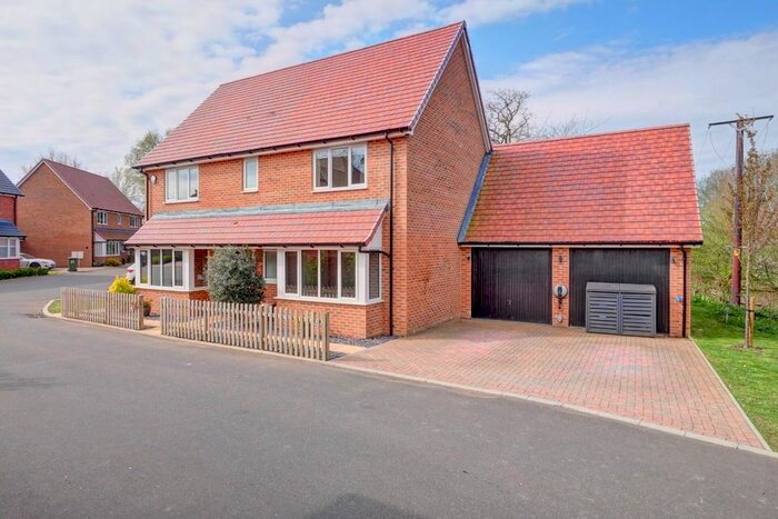 4 Bedroom Detached House For Sale In Summer Avenue, Horam, TN21