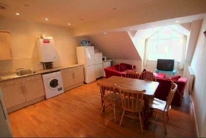5 Bedroom Apartment To Rent In Chapel Court, Lenton, Nottingham, Nottinghamshire, NG7