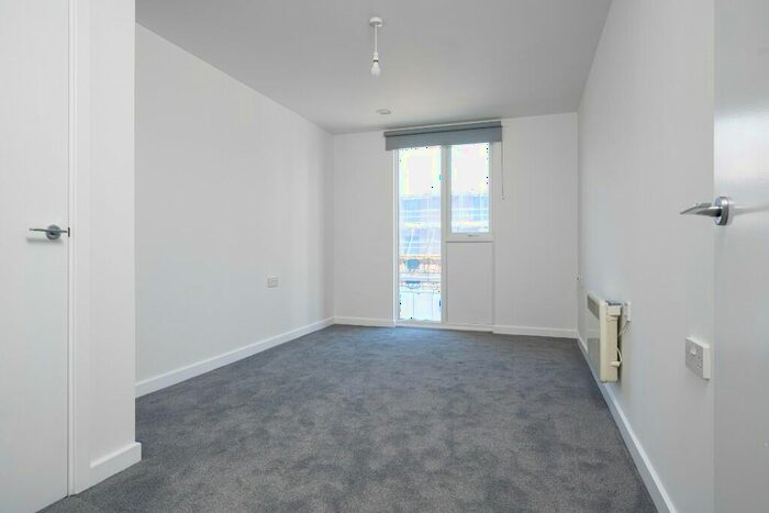 2 Bedroom Apartment To Rent In Queensway, Southampton, Hampshire, SO14
