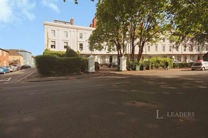 2 Bedroom Flat To Rent In Lansdowne Crescent, Willes Road, CV32