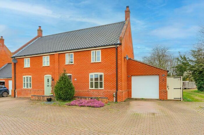 3 Bedroom Semi-Detached House For Sale In Market Street, Tunstead, NR12