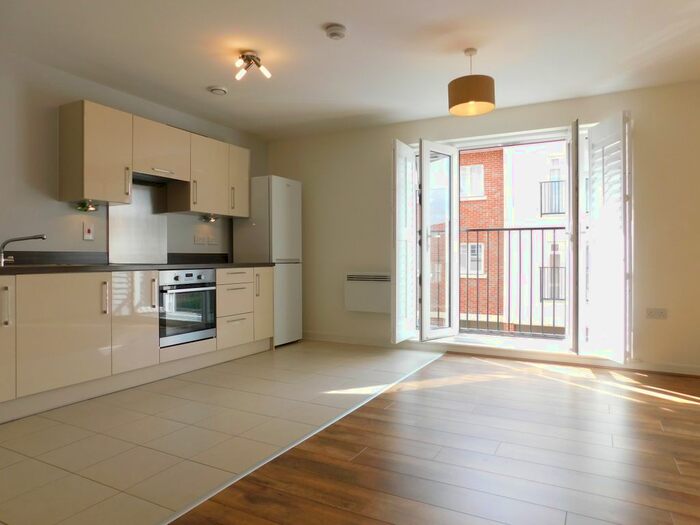 1 Bedroom Flat To Rent In Schoolgate Drive, Morden, SM4