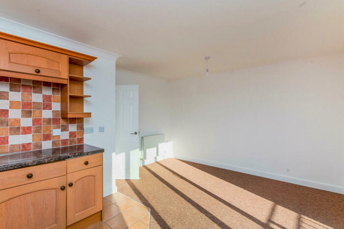 2 Bedroom Apartment To Rent In Shore Road, Ventnor, PO38