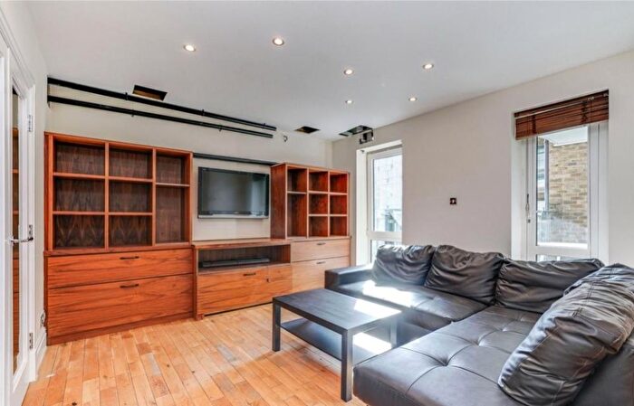 2 Bedroom Flat To Rent In Warren House, Beckford Close, Warwick Road, W14