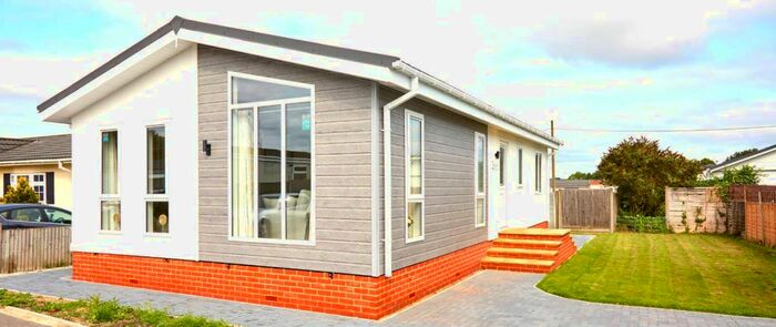 2 Bedroom Mobile/park Home For Sale In St. Dominic Park, Harrowbarrow, Callington, PL17