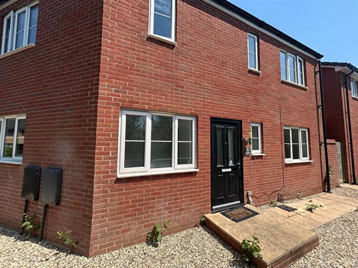 3 Bedroom Semi Detached House For Sale In Hawthorn Close, Hardwicke, Gloucester, GL2
