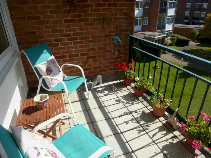 2 Bedroom Flat To Rent In Vermont Close, Southampton, SO16
