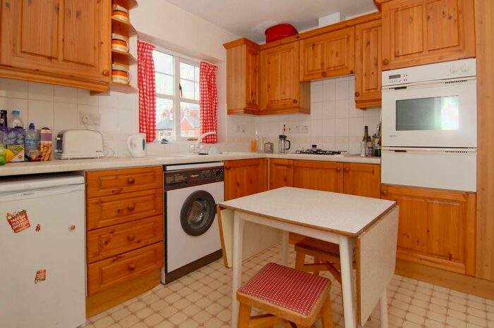 2 Bedroom Detached House To Rent In Hodges Court, Grandpont, OX1