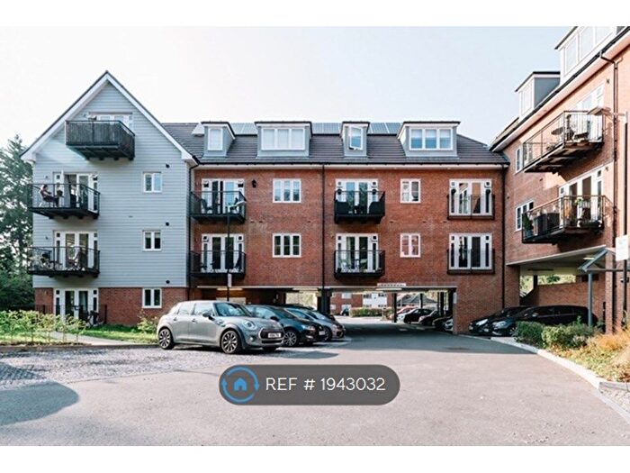 2 Bedroom Flat To Rent In Crowthorne Road, Bracknell, RG12
