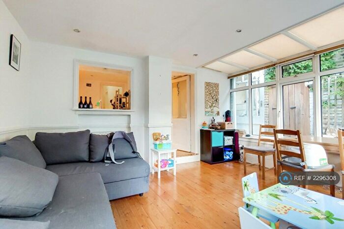 2 Bedroom Flat To Rent In Uplands Road, London, N8
