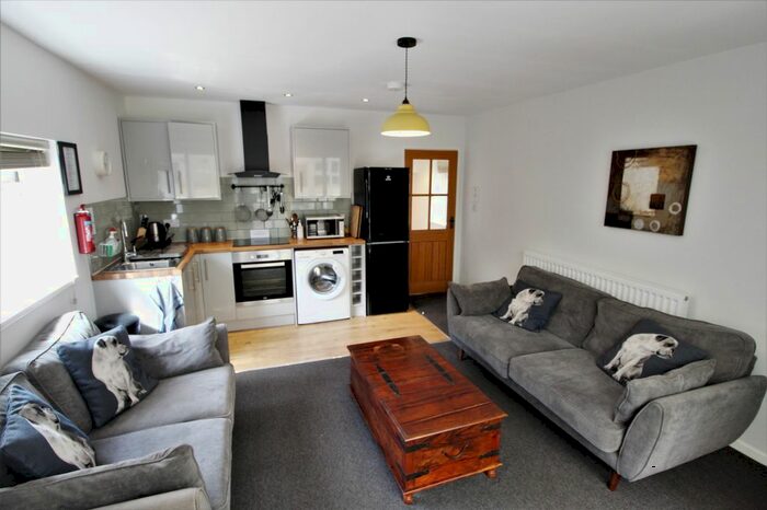 2 Bedroom Flat To Rent In Warwick Lodge, Cannon Park Road, Coventry, CV4