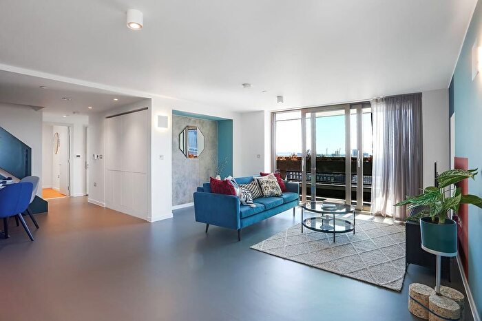 2 Bedroom Flat To Rent In Balfron Tower, St Leonards Road, London, E14