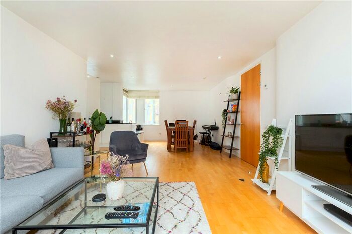 2 Bedroom Flat To Rent In Rose Court, Islington Green, London, N1