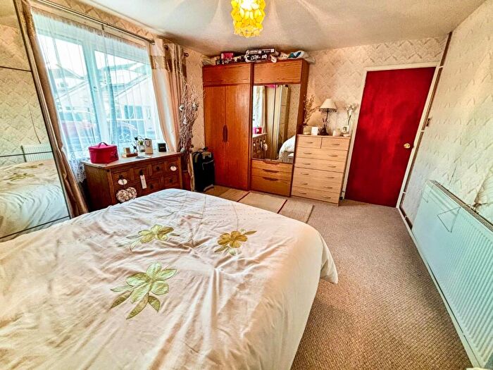 3 Bedroom Bungalow For Sale In Willow Close, Gainsborough, DN21