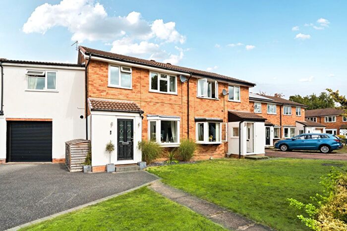 4 Bedroom Semi-Detached House For Sale In Heatherfield Court, Wilmslow, SK9