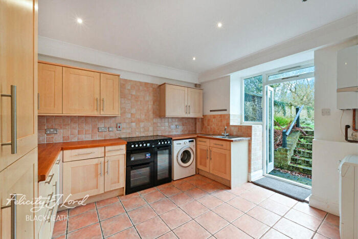 3 Bedroom Apartment For Sale In Vanbrugh Park, London, SE3