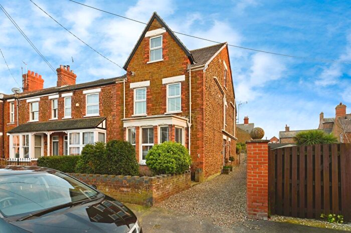 4 Bedroom Terraced House For Sale In Victoria Avenue, Hunstanton, PE36