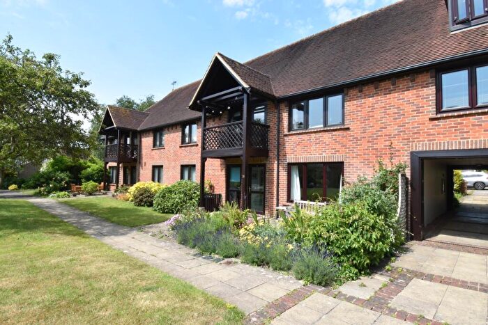 2 Bedroom Apartment For Sale In Atwater Court, Lenham, ME17