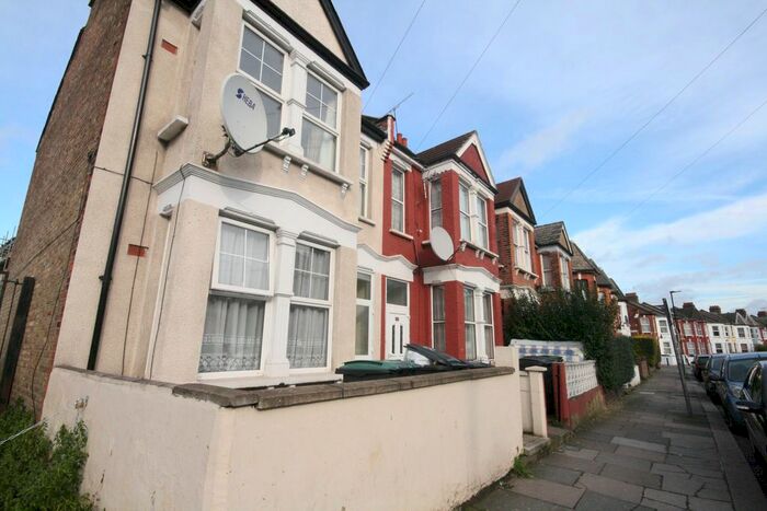 2 Bedroom Flat To Rent In Carlingford Road, London, N15