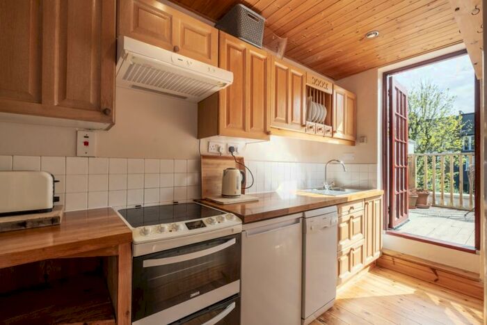 1 Bedroom Flat To Rent In Hillfield Avenue London, N8