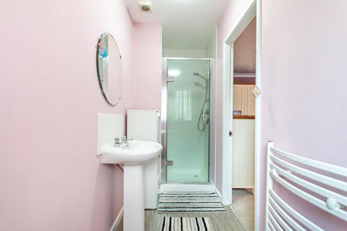 3 Bedroom Bungalow For Sale In Elland Road, Churwell, Morley, Leeds, LS27