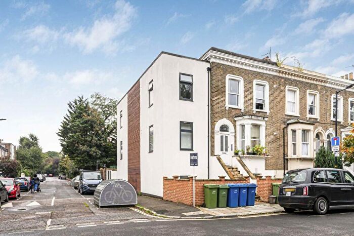 1 Bedroom Flat To Rent In Elmington Road, Camberwell, SE5
