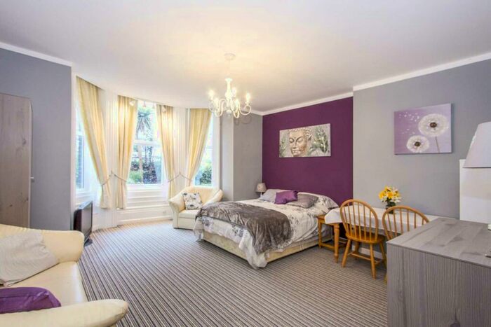 Flat To Rent In West Cliff, Durley Gardens, Bournemouth, BH2