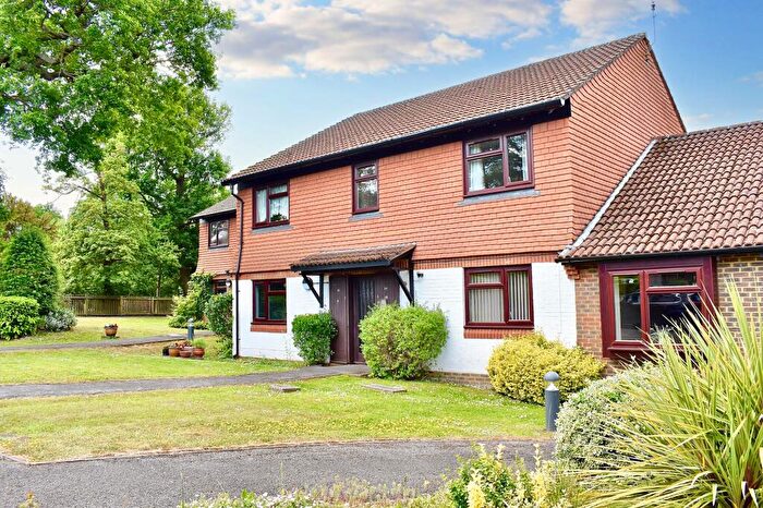 1 Bedroom Flat For Sale In Broadmead, Ashtead, KT21