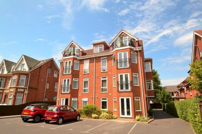 2 Bedroom Flat To Rent In Boscombe Spa, BH5