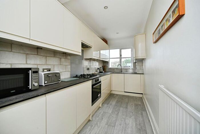 3 Bedroom Apartment For Sale In Marine Parade, Brighton, BN2