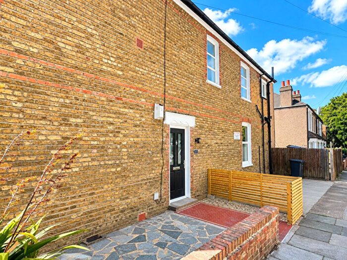 2 Bedroom Flat For Sale In Ravensbourne Road, London, SE6