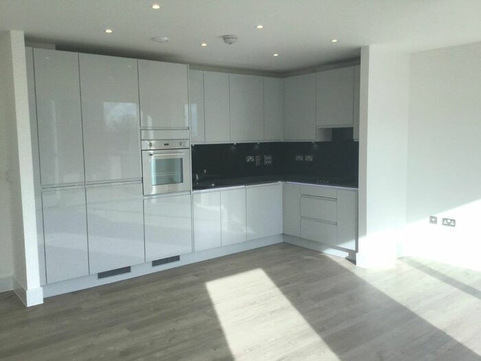 1 Bedroom Flat To Rent In Lakeside Drive, London, NW10