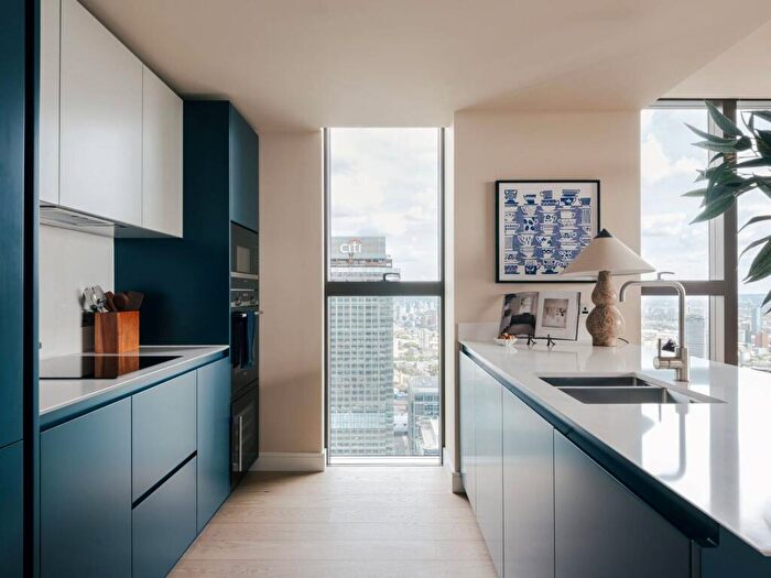 2 Bedroom Flat For Sale In South Quay Plaza, Canary Wharf, E14