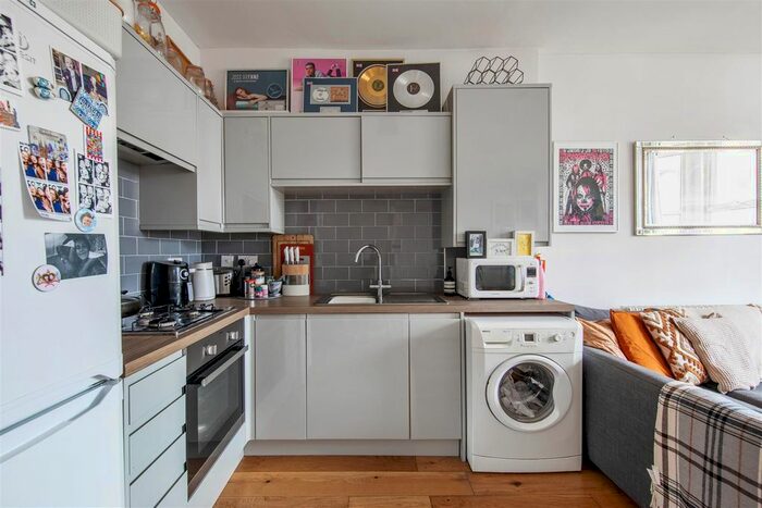 1 Bedroom Flat To Rent In Carisbrooke Road, Walthamstow, E17