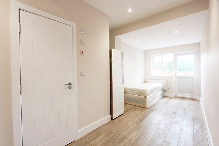 Studio To Rent In Grayscroft Road, London, SW16