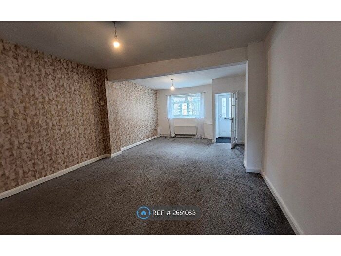 2 Bedroom Terraced House To Rent In Ripponden Road, Oldham, OL1