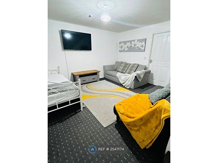 3 Bedroom Semi Detached House To Rent In Tunnel Road, Liverpool, L7