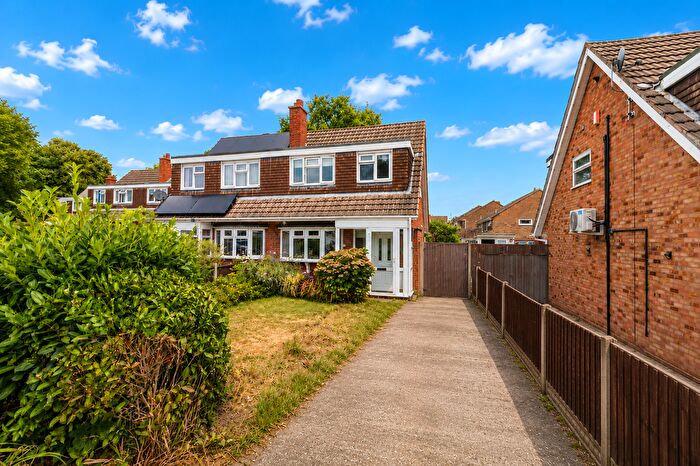 3 Bedroom Semi-detached House For Sale In Castlehall, Tamworth, B77