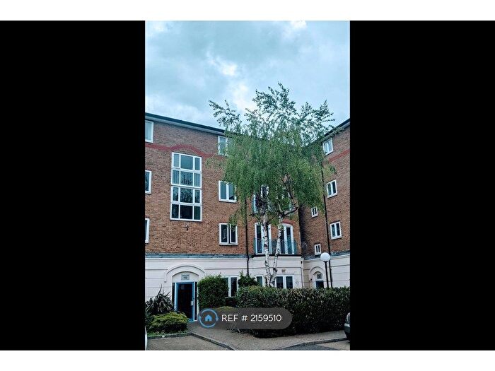 2 Bedroom Flat To Rent In Bethnal Green, London, E2